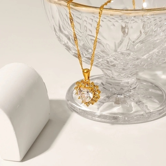 18K Gold Plated White Cubic Zirconia Heart Pendant Necklace - Picture 5 of 7